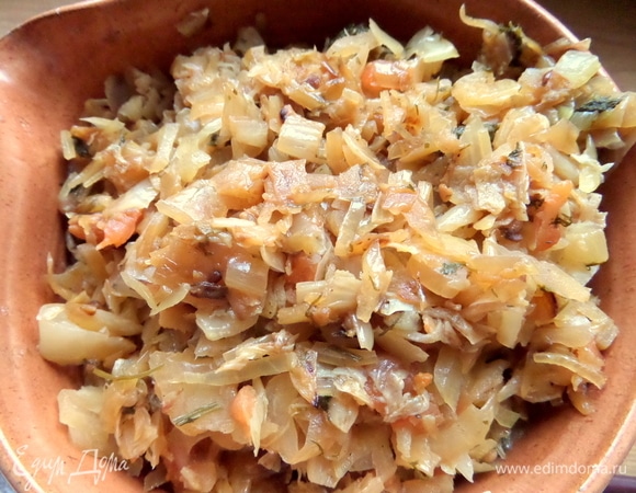 Снять со сковороды и остудить начинку. Остатки начинки можно подать, например, с картофелем. У нас она исчезла быстро.