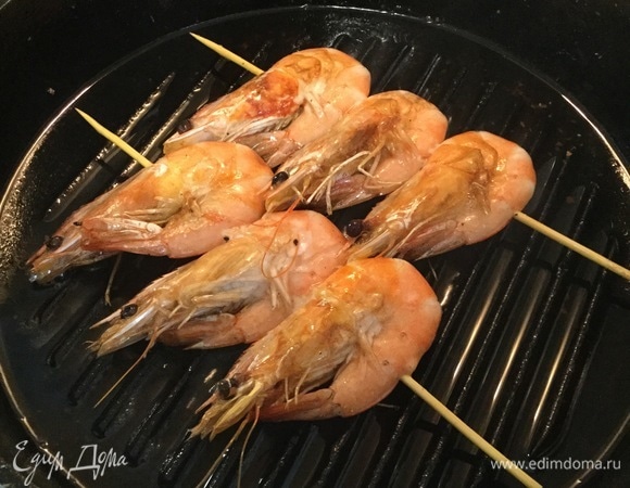 Переворачиваем, доводим с двух сторон до золотистого цвета.