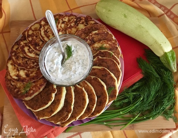 Мягкие нежные румяные оладушки, которые можно брать с собой на пикник.