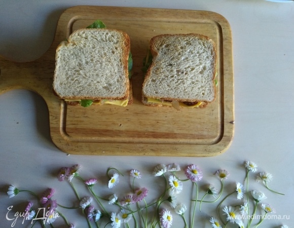 Завершает наш сэндвич хлеб.
