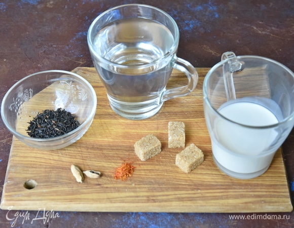 Для приготовления бедуинского чая подготовить набор продуктов. Чай должен быть без добавок, листовой или гранулированный. Вместо сахара можно использовать мед.