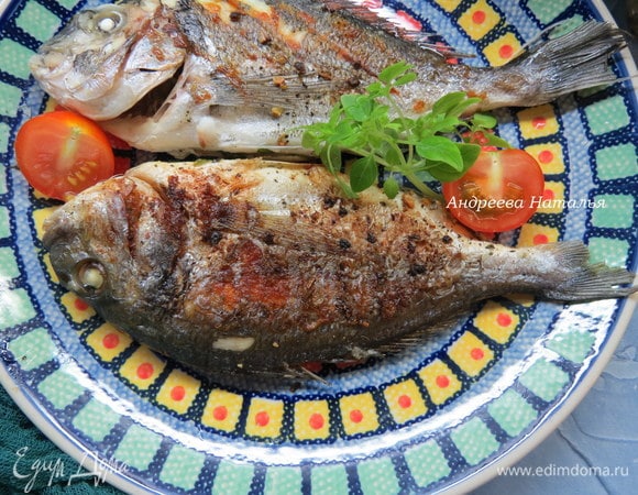 Подавать со свежими овощами или салатом.