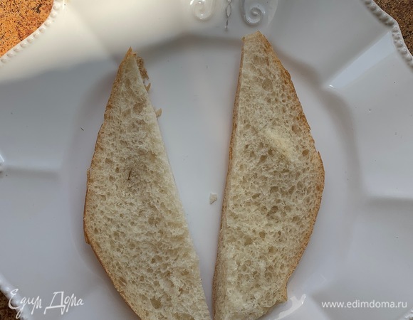 В тостере просушиваю кусочки хлеба.