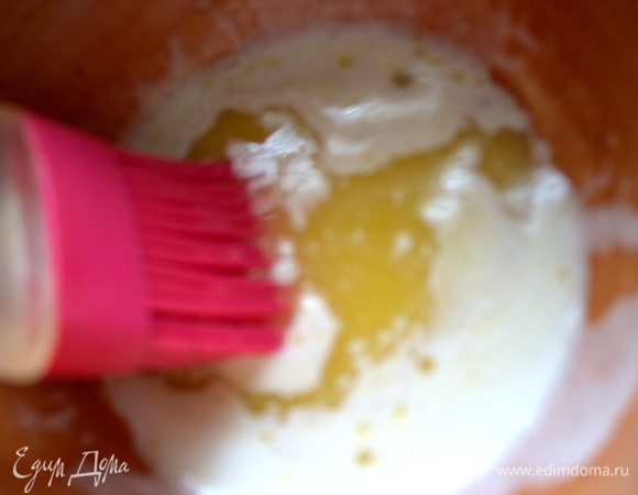 В это время растопить масло.