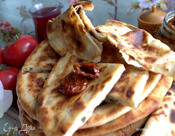 Лучше подавать теплыми. При необходимости можно подогреть на гриле.