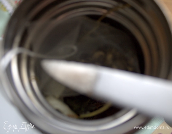 Добавить, по желанию, ваниль и корицу.