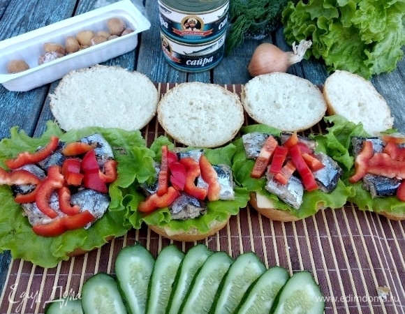 Далее красный болгарский перец соломкой.