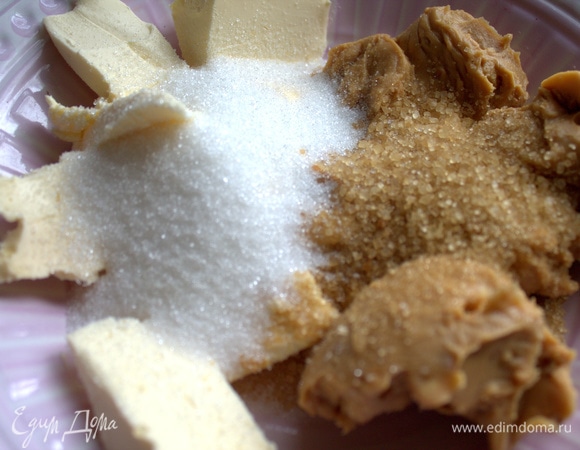 Добавить оба вида сахара.