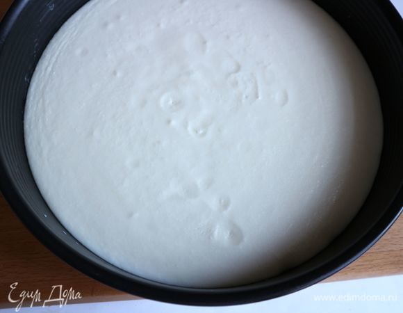 Выложить массу на основу, оставить в холодильнике не менее чем на 5 часов, можно больше.