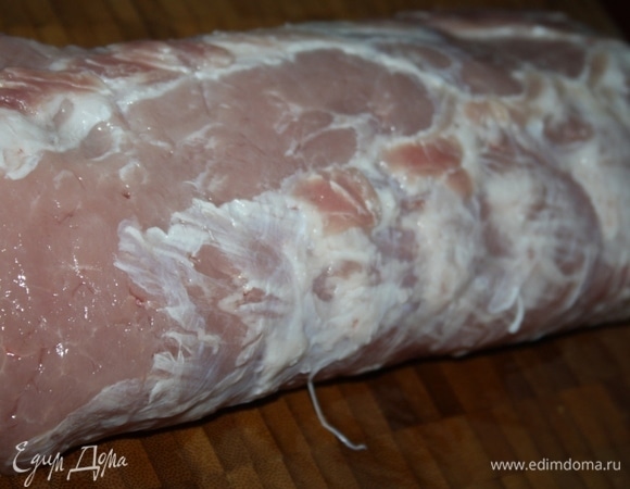Карбонад промыть и промокнуть бумажным полотенцем.