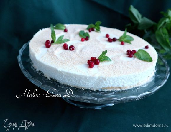 Украсить ягодами брусники, листиками мяты.