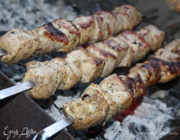Шашлык готовится очень быстро — буквально 7–8 минут.