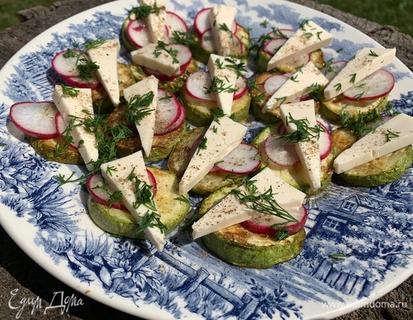 Посыпаю все укропом, солю, перчу.