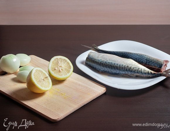 Вырежьте плавники. Голову, если хотите, режьте, а хотите — нет, но тогда вытащите жабры.