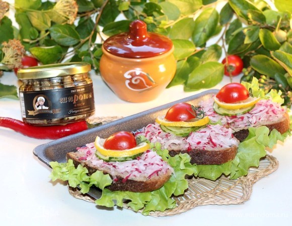 Приготовить такие бутерброды можно и на пикнике, прихватив с собой баночку с паштетом.