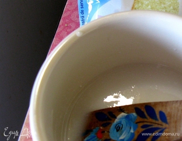 Для сладости я еще полила глазурью, не парилась — взяла белую покупную с лимончиком.