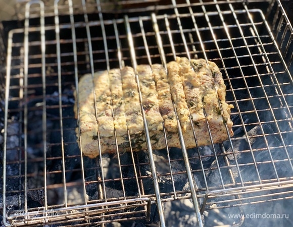 Готовим ребра на мангале.