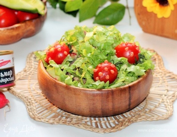 Если взять салат с собой на пикник, то заправлять его лучше на месте. Приятного аппетита!