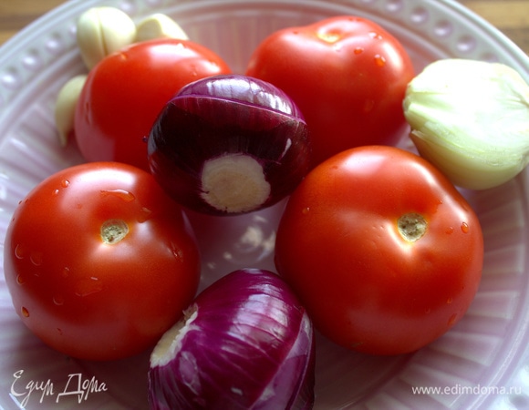 Моем, очищаем овощи.