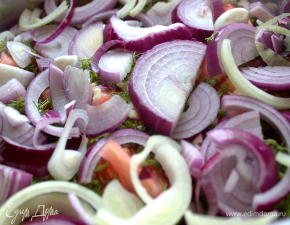 Сверху — слой лука.