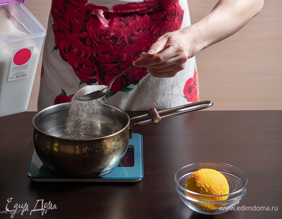 В воду насыпать сахар.