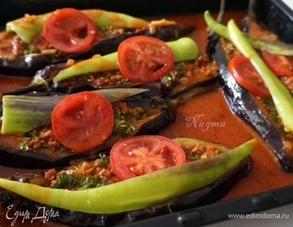 Залить этим соусом баклажаны.