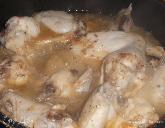 Довести до кипения, накрыть крышкой.