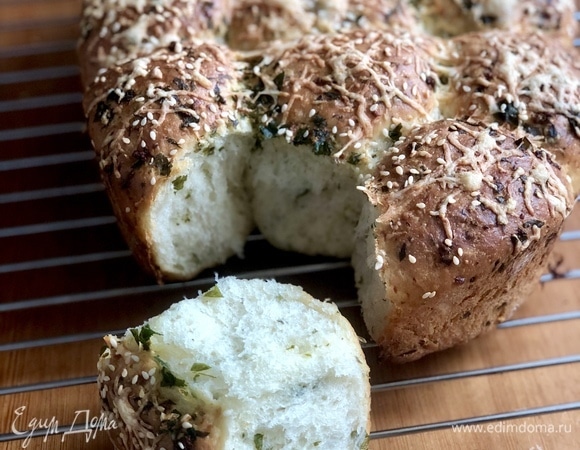 Пушистые внутри, с хрустящей сырной корочкой. А аромат — на весь дом! Приятного аппетита!