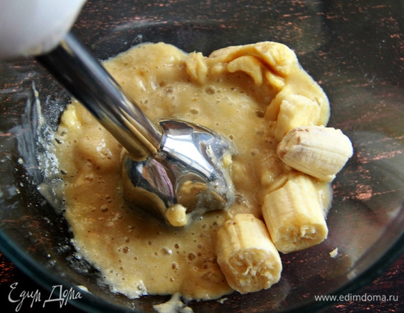 Бананы взять максимальной спелости. Бананы пюрировать.