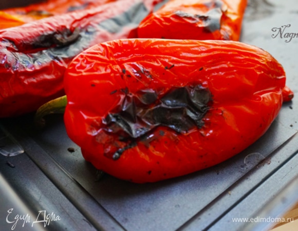 Переворачивайте каждые пять минут до появления черных подпалин.