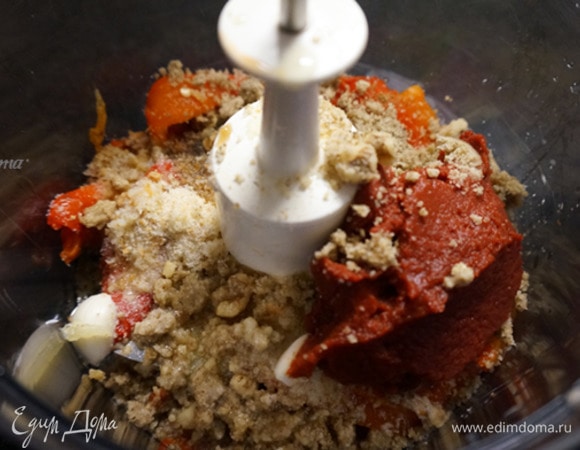 Положить все ингредиенты в комбайн и взбить до однородности.