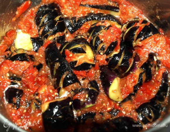 Ставим на огонь, доводим до кипения и варим 20 минут на медленном огне.