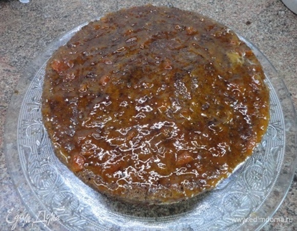 Верх смазываем абрикосовым джемом (если он густой, его надо предварительно подогреть) и ставим в холодильник на полчаса, чтобы джем застыл.