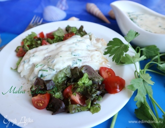 Сопроводить при подаче свежими овощами, зеленью и соусом. Соус также подать отдельно.