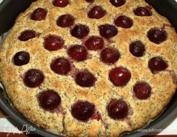 Достаем готовую лепешку. Даем постоять 10 минут. Перекладываем на блюдо.