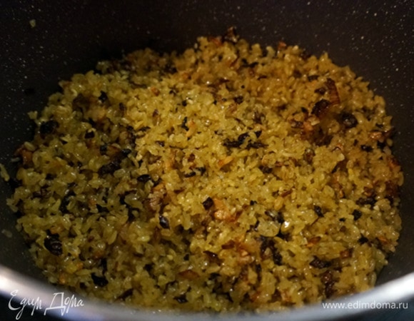 Перемешать тщательно, чтобы каждая крупинка была в масле.