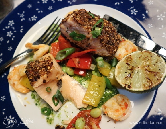 Лосось здесь готовят профессионально — очень вкусная нежная рыбка получается. На фото одно из блюд из лосося, которое нам удалось попробовать в поездке. Лосось с корочкой из специй, приготовлено на гриле.