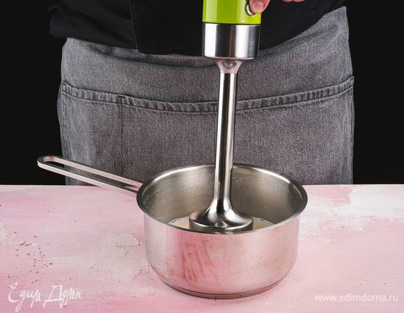 Взбейте смесь блендером.