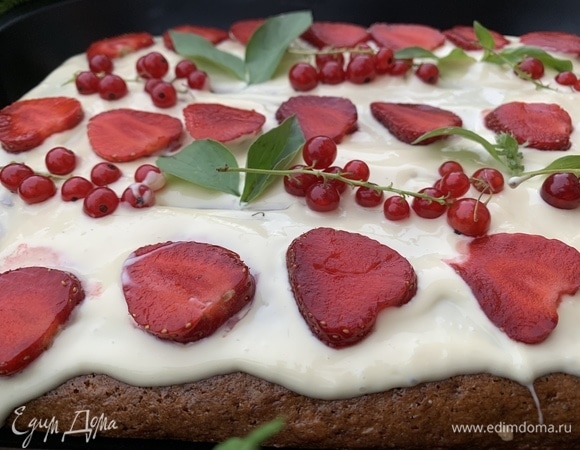 В идеале нужно, чтобы кекс постоял час для пропитки шоколадом.