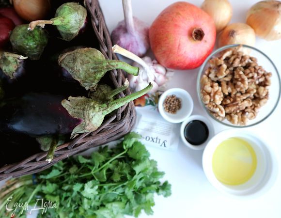 Приготовить все необходимое. В ингредиентах указан вес очищенных грецких орехов.