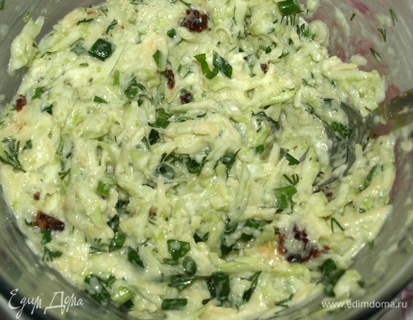 Соединить две смеси. Тщательно перемешать.