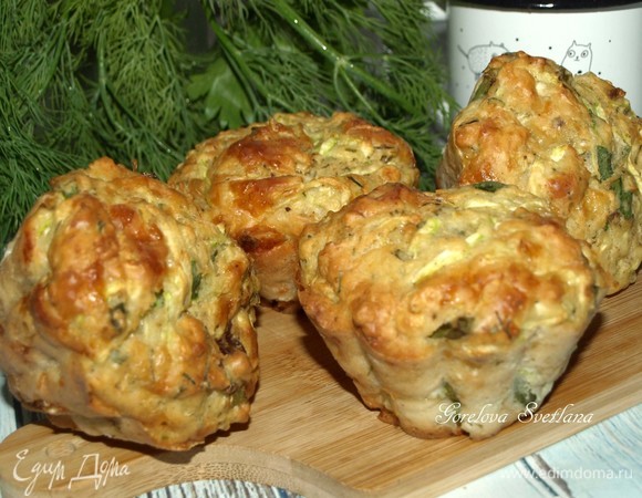 Достаем готовые маффины, даем полностью остыть, не извлекая из формочек.