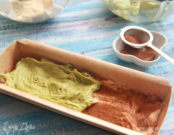 Чередовать слои теста и какао, пока не закончатся.