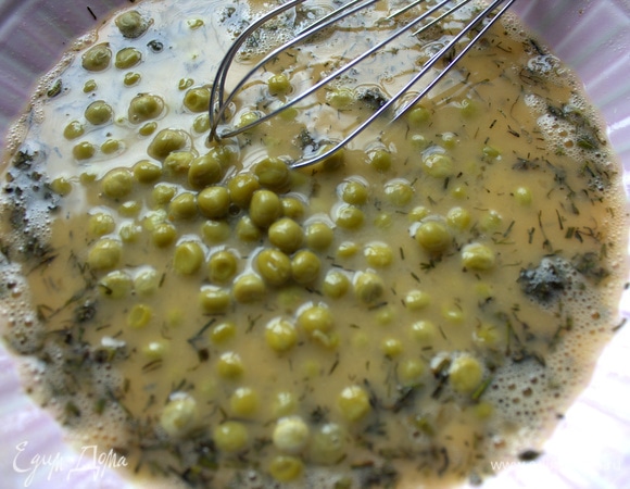 Добавить горошек или стручковую фасоль, как у автора.