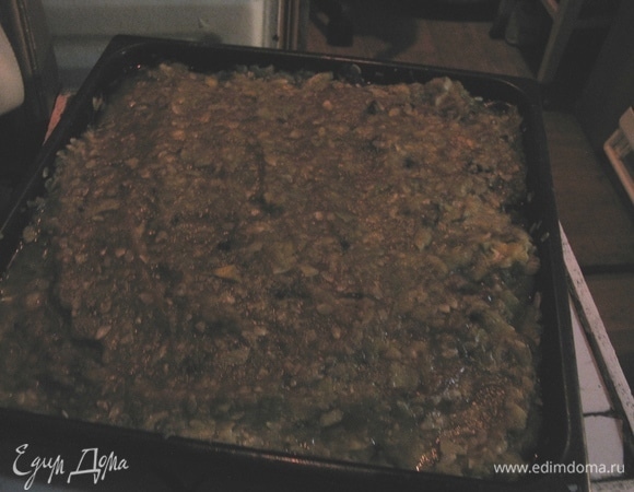 Ставим в духовку и выпекаем 35 минут при 180°C. Достали, толкушкой перетерли, и готово. Сразу по банкам разложили, пока горячее, и укутали до утра. Стерилизовать отдельно не нужно, просто обдать кипятком! Витаминок много в такой икре. Да и вкуснятина неимоверная.