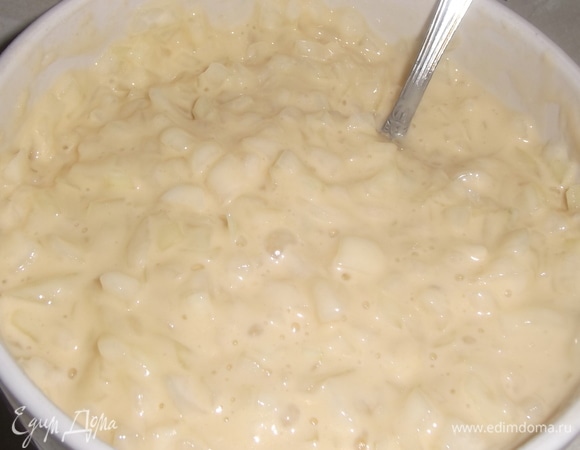 Тесто хорошо перемешать (консистенция густой сметаны).