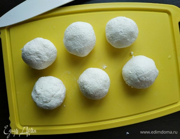 Разделить на 6 частей и сформировать шарики.