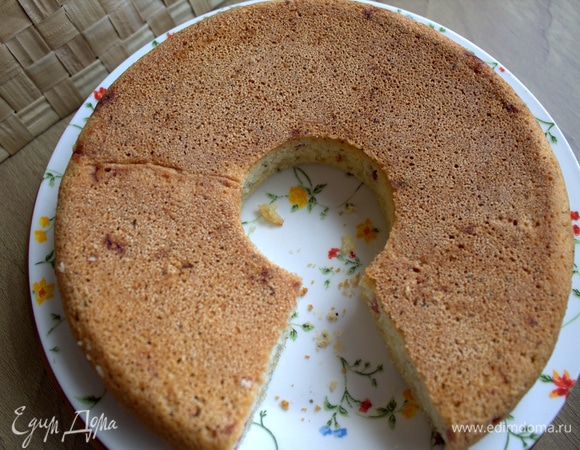 Утром я перевернула манник с помощью тарелки — легко выскочил, но снова не целый, такая уж его судьба!