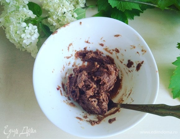 С помощью блендера сделаем из фиников пюре.