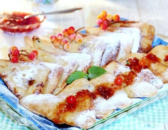 Силиконовой или деревянной лопаткой выкладываем сырники и загружаем новою порцию теста. Подаем сырники к чаю или кофе со сметаной, с джемом или вареньем. Приятного завтрака!